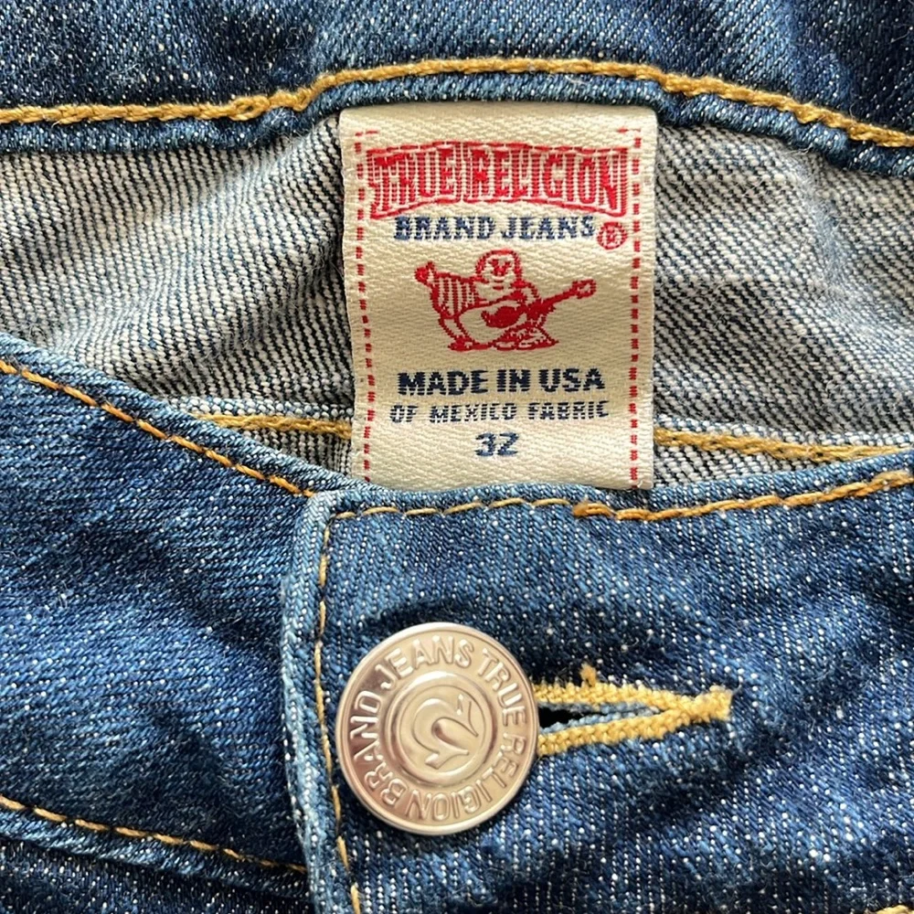 True Religion Jeans Becky Cut Off Hem Frayed/Small Hole Distressed Size 32 - Picture 3 of 16